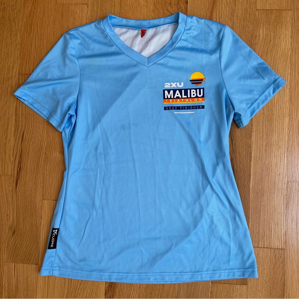 2XU Malibu Triathlon Finisher Tee Medium